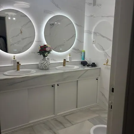 The Perfect Location Apartment *